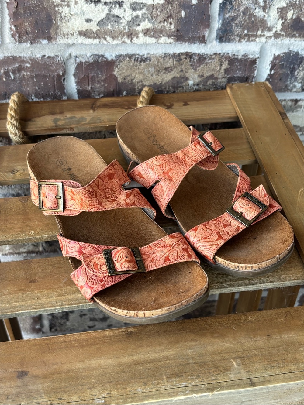 Bearpaw Women’s Coral Paisley Leather Platform Sandals Size 8